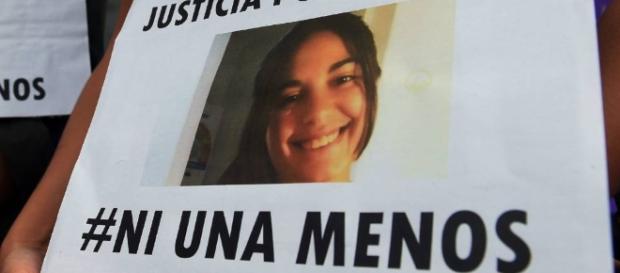 Carteles exigiendo justicia por Micaela Carteles exigiendo justicia por Micaela
