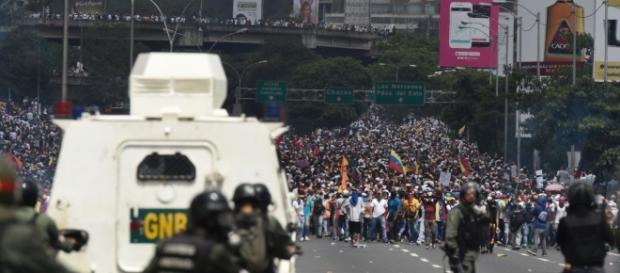 Dos muertos en la gran marcha opositora en Venezuela Dos muertos en la gran marcha opositora en Venezuela