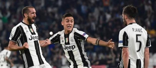Dybala marcó dos goles para ser la figura del partido. El País.com. Dybala marcó dos goles para ser la figura del partido. El País.com.