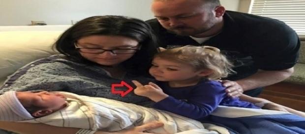 Essas crianças não gostaram nadinha em saber que ganharam um novo irmão Essas crianças não gostaram nadinha em saber que ganharam um novo irmão