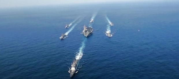 Flottenverband mit dem Flugzeugträger USS Carl Vinson (Quelle: US Gov.) Flottenverband mit dem Flugzeugträger USS Carl Vinson (Quelle: US Gov.)