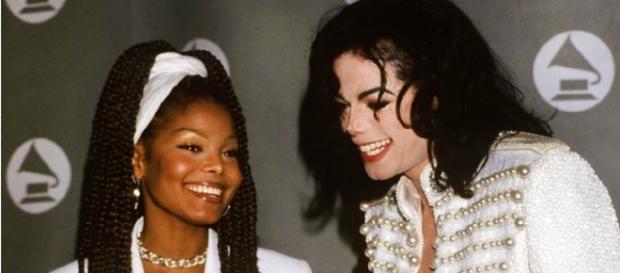 Janet com o irmão Michael Jackson Janet com o irmão Michael Jackson