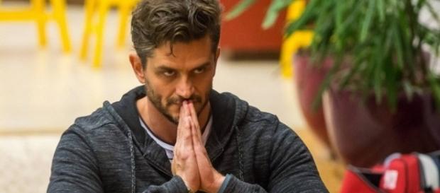 Marcos foi expulso do BBB17 acusado de agressão. Marcos foi expulso do BBB17 acusado de agressão.