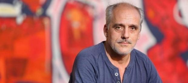 Philippe Poutou parvient à mettre de l'argent de côté Philippe Poutou parvient à mettre de l'argent de côté