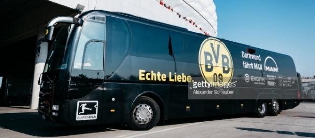 URGENT - Explosion près du bus de Dortmund, un joueur blessé URGENT - Explosion près du bus de Dortmund, un joueur blessé