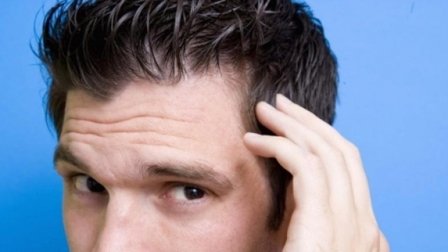 Cinquanta sfumature di malattie cardiache? Modifiche ai capelli potrebbe essere un avvertimento