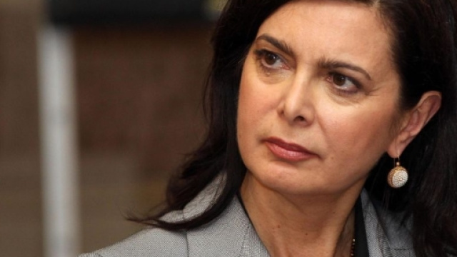 Laura Boldrini, l'ira della Presidente: 'Insultano mia sorella, ma lei è morta'.
