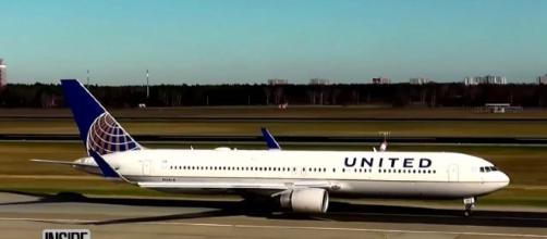 Many people express their anger to United Airlines due to the incident. /Photo via Inside Edition, YouTube Screenshot