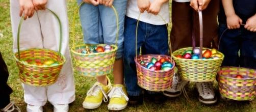 There are many fun ways to celebrate Easter and create memorable baskets. / Photo via Blasting News and retailmenot.com