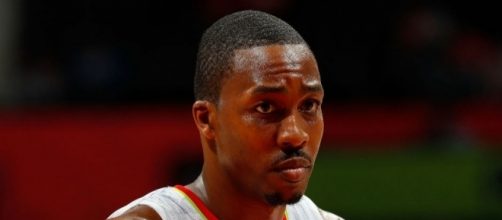 Dwight Howard's double-double helped lead the Hawks to a big win on Tuesday. [Image via Blasting News image library/inquisitr.com]