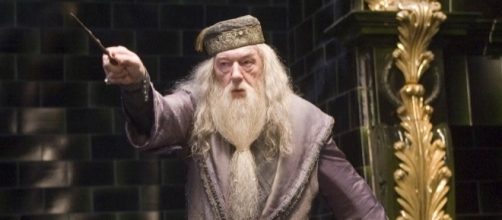 FANTASTIC BEASTS AND WHERE TO FIND THEM: Dumbledore Confirmed For ... - lrmonline.com