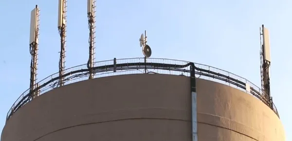 Le antenne sulla torre Acea di Ostia Lido