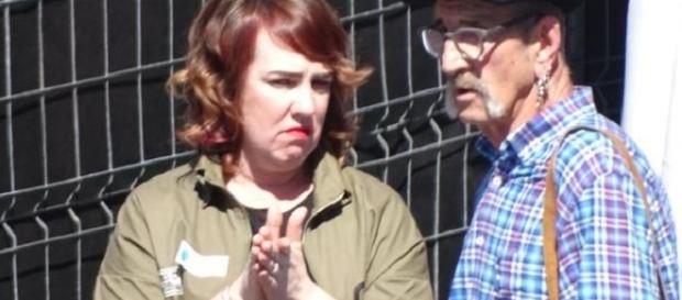 Ainhoa Aznárez, hablando con el defensor de ETA, Iñaki Goioaga. Ainhoa Aznárez, hablando con el defensor de ETA, Iñaki Goioaga.