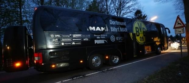 Así quedó el autobús del Borussia tras el ataque.- REUTERS Así quedó el autobús del Borussia tras el ataque.- REUTERS