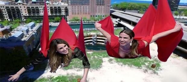 Dulce Maria voa ao lado de Luciana Gimenez Dulce Maria voa ao lado de Luciana Gimenez
