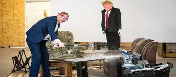 Nas imagens é possível ver o salão criado para que os clientes descontem a sua insatisfação com o governo. Nas imagens é possível ver o salão criado para que os clientes descontem a sua insatisfação com o governo.