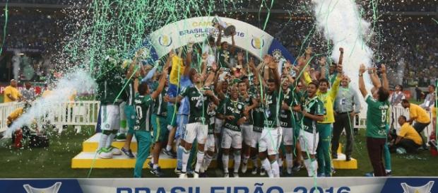 Palmeirenses comemoram título do Nacional Palmeirenses comemoram título do Nacional