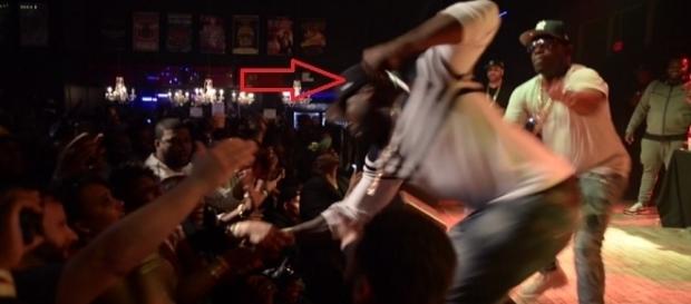 Rapper norte-americano deu um soco em fã durante show Rapper norte-americano deu um soco em fã durante show