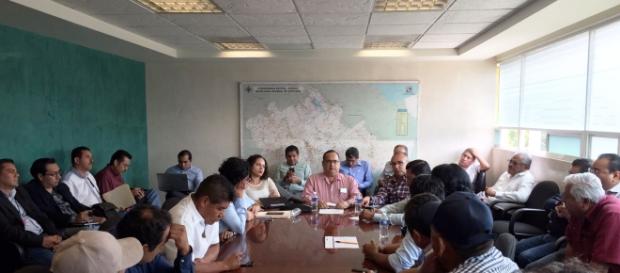 Reunión entre aspirantes, grupos políticos, órganos electorales y representantes de gobierno de Oaxaca. Imagen IEEPCO Reunión entre aspirantes, grupos políticos, órganos electorales y representantes de gobierno de Oaxaca. Imagen IEEPCO