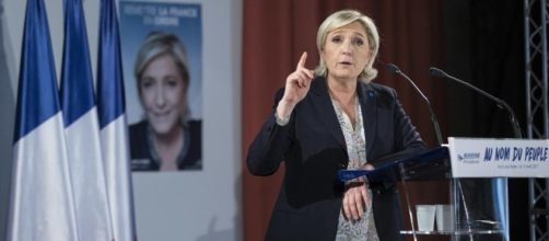 Parigi: incendio doloso nel quartier generale della Le Pen.