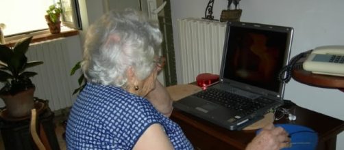 Una nonna a Rimini perseguita il suo "baby" amante