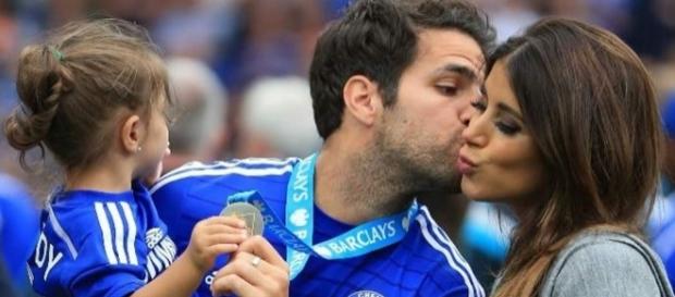 Demandarán a Cesc por dar balonazo a un bebé - planoinformativo.com Demandarán a Cesc por dar balonazo a un bebé - planoinformativo.com