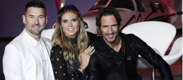 Heidi Klum sucht mit Michael Michalsky (l.) und Thomas Hayo (r.) noch viele Jahre ein Topmodel; Foto: © ProSieben / Richard Hübner Heidi Klum sucht mit Michael Michalsky (l.) und Thomas Hayo (r.) noch viele Jahre ein Topmodel; Foto: © ProSieben / Richard Hübner