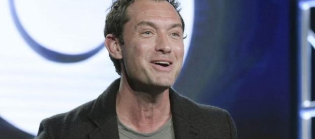 Jude Law to play Dumbledore in 'Fantastic Beasts' sequel - therepublic.com Jude Law to play Dumbledore in 'Fantastic Beasts' sequel - therepublic.com