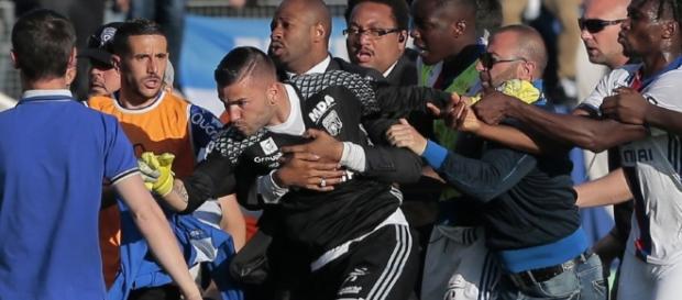 le match Bastia-Lyon arrêté suite aux incidents ... le match Bastia-Lyon arrêté suite aux incidents ...