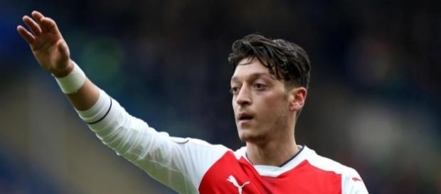 Mesut Ozil urged to snub new Arsenal deal and join Bayern Munich ... - thesun.co.uk Mesut Ozil urged to snub new Arsenal deal and join Bayern Munich ... - thesun.co.uk