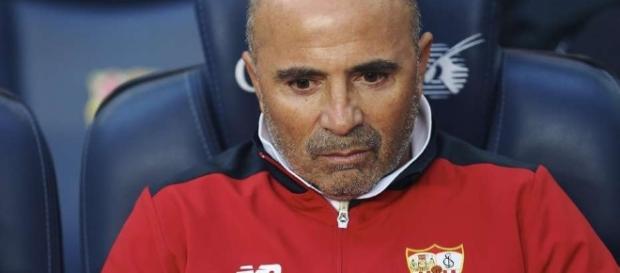 Sampaoli, posiblemente pensativo y evaluando opciones Sampaoli, posiblemente pensativo y evaluando opciones