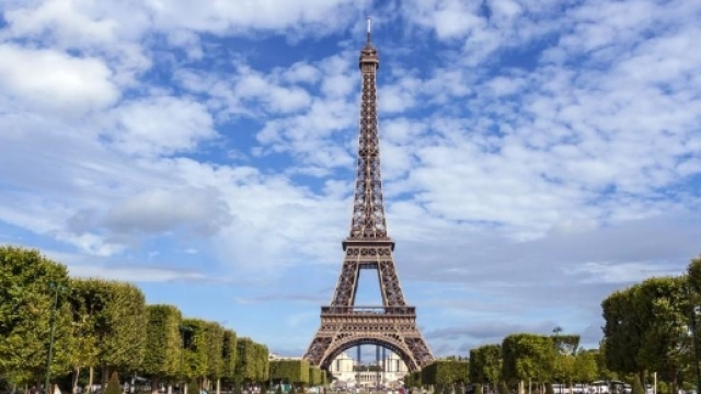 Le nouveau Président élu sera-t-il vertical comme la Tour Eiffel ?