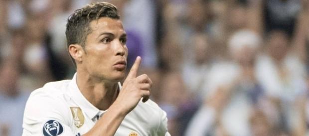 Cristiano Ronaldo Callando después de marcar el primer Gol Cristiano Ronaldo Callando después de marcar el primer Gol
