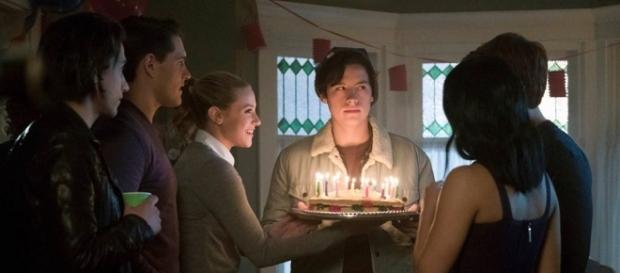 Happy Birthday, Jughead! New Riverdale Photos Show One Seriously ... - eonline.com Happy Birthday, Jughead! New Riverdale Photos Show One Seriously ... - eonline.com