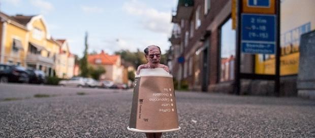 Imagen de Isaac Cordal de una de sus obras Imagen de Isaac Cordal de una de sus obras
