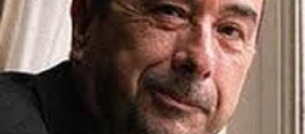 José Luis Garci vuelve a hacer una película después de 5 años de retiro voluntario. José Luis Garci vuelve a hacer una película después de 5 años de retiro voluntario.
