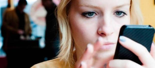 La dipendenza dallo smartphone colpisce più le donne La dipendenza dallo smartphone colpisce più le donne