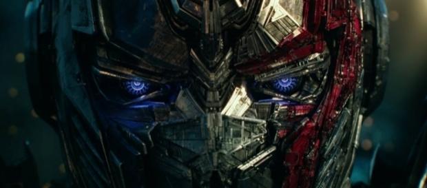 Last Knight Synopsis and Michael Bay on the Writers' Room - comingsoon.net Last Knight Synopsis and Michael Bay on the Writers' Room - comingsoon.net