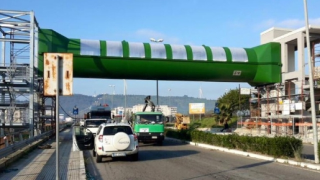 Il sovrappasso situato in Viale Gandhi a Crotone.