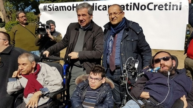 La protesta dei disabili siciliani contro il presidente della Regione Sicilia Crocetta
