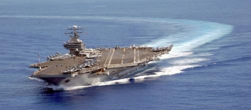 Le porte-avions USS Carl Vinson en patrouille dans le Pacifique (2003)