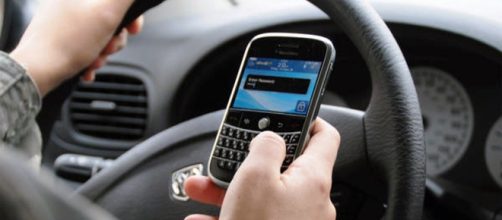 A chi telefona guidando, sospensione della patente e anche del ... - autologia.net