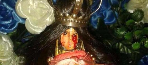 Argentina, statua della Madonna con uno strano liquido rosso sul volto Argentina, statua della Madonna con uno strano liquido rosso sul volto