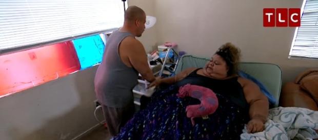 Gilbert helps his wife Lupe in everything she does./ Photo via TLC, YouTube Screenshot Gilbert helps his wife Lupe in everything she does./ Photo via TLC, YouTube Screenshot