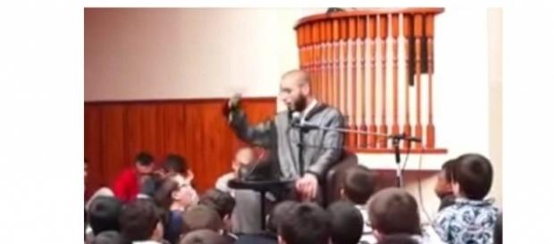 Imam Rachid Abou Houdey Quelle: Youtube Imam Rachid Abou Houdey Quelle: Youtube