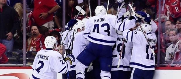 Los Maple Leafs dieron un golpe fuerte en Washington al empatar la serie NHL.com. Los Maple Leafs dieron un golpe fuerte en Washington al empatar la serie NHL.com.