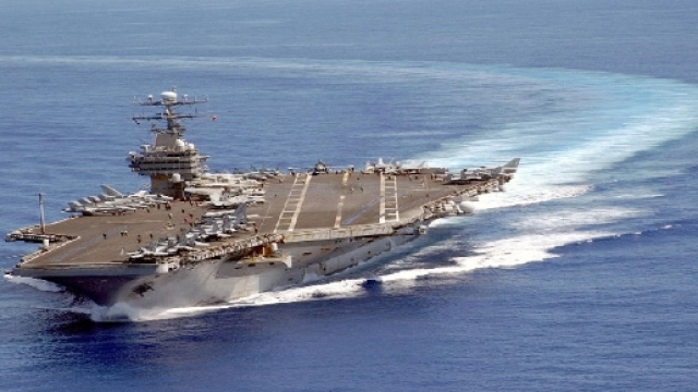 Le porte-avions USS Carl Vinson en patrouille dans le Pacifique (2003)