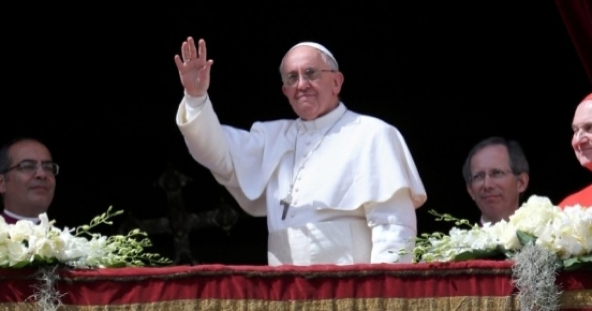 Pope Francis' Easter message 'Cling to faith amid wars and hatred'