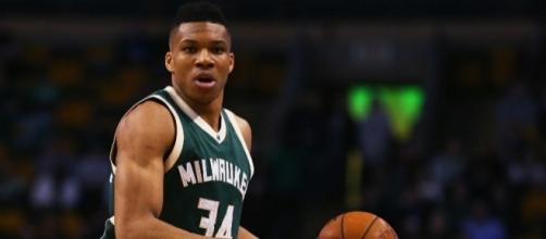 Giannis Antetokounmpo and the Bucks grabbed an upset win over Toronto in Game 1. [Image via Blasting News image library/inquisitr.com]