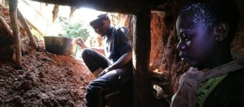 Congo, sfruttamento nelle miniere per minerale smartphone